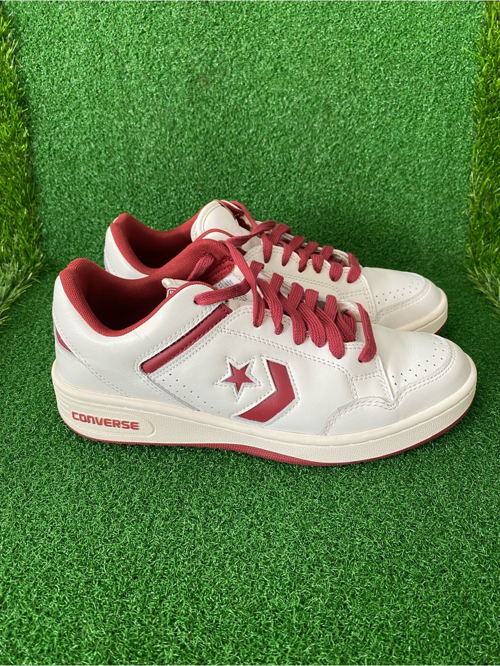 Converse Weapon Low Top Sneakers - White with Red Sz 9.5 Men’s 
(Jul 026)